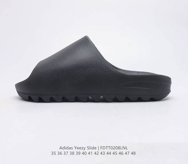 阿迪达斯 Adidas YEEZY SLIDE 经典运动拖鞋时尚厚底增高男女一字拖 雾面拖鞋 YEEZY SLIDE椰子拖鞋的外观十分吸引人 融合了舒适与时尚的