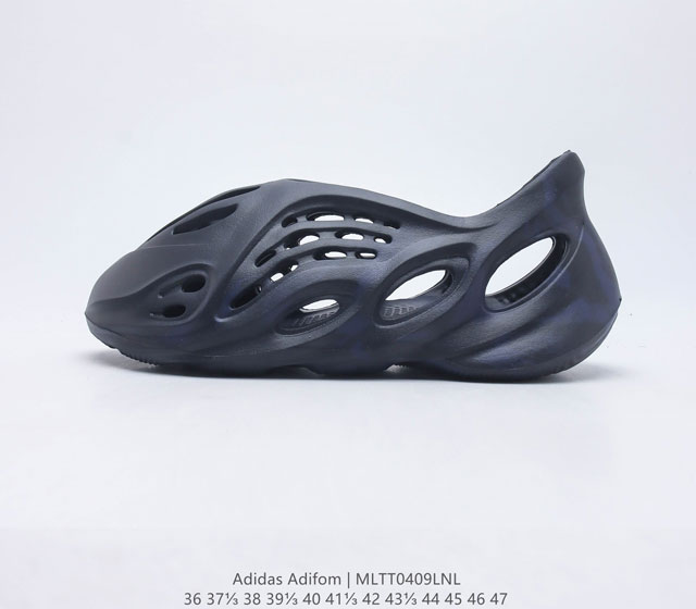 阿迪达斯AD Yeezy Foam Runner 洞洞鞋 原厂100%环保藻类3D利用材质 在未来还将会以耕地培养生产物料 来改革传统的球鞋生产模式 达到改善生