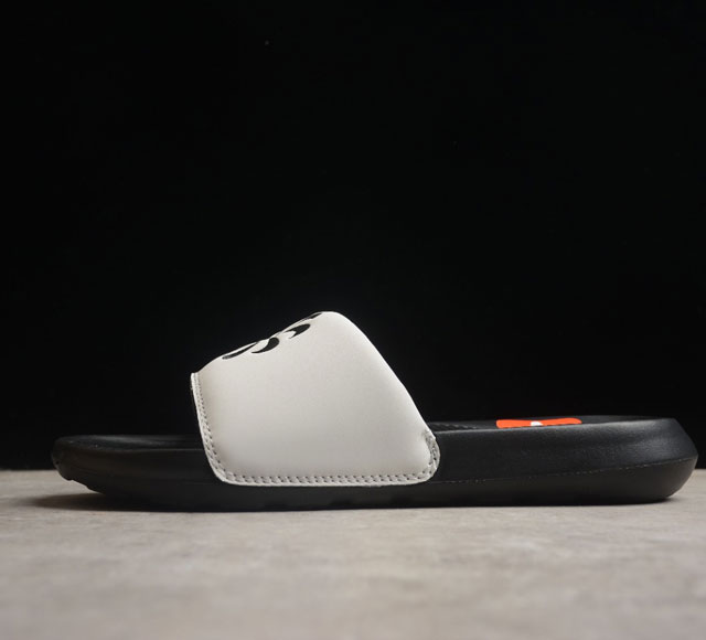耐克 NIKE OFFCOURT SLIDE 耐克新款拖鞋 夏季潮款沙滩拖 超软底 货号 DM8598 001 尺码 36 45