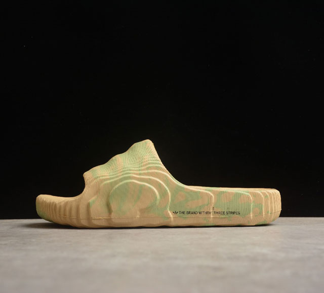 AD Adilette 22 夏季新款3D打印沙滩拖鞋 货号 GY1597豆绿迷彩 整体造型从视觉上带来舒适感的同时 亦能满足多种风格的搭配 尺码 40 41 - 点击图像关闭