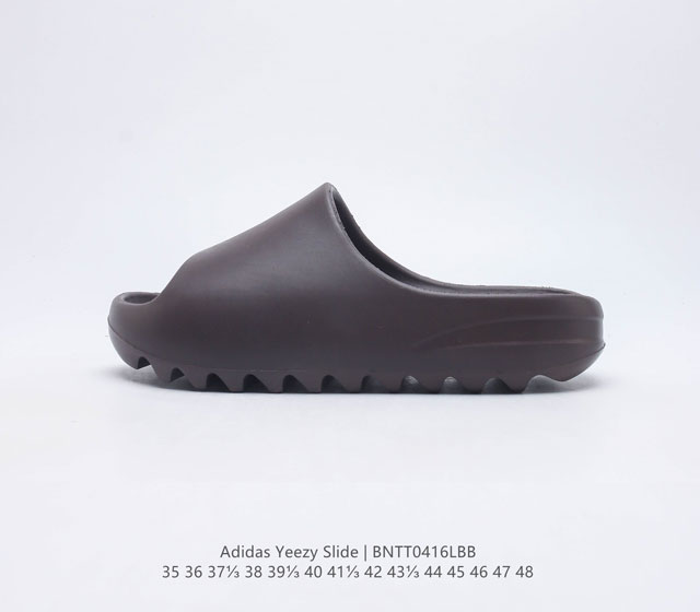 公司级 阿迪达斯 Adidas YEEZY SLIDE 经典运动拖鞋时尚厚底增高男女一字拖鞋 YEEZY SLIDE椰子拖鞋的外观十分吸引人 融合了