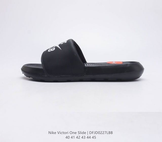 耐克 Nike Victori One Slide 耐克 夏季时尚舒适 高品质 一字拖鞋沙滩鞋拖鞋 采用全新柔软泡棉 响应灵敏 轻盈非凡 打造休闲舒适的穿着
