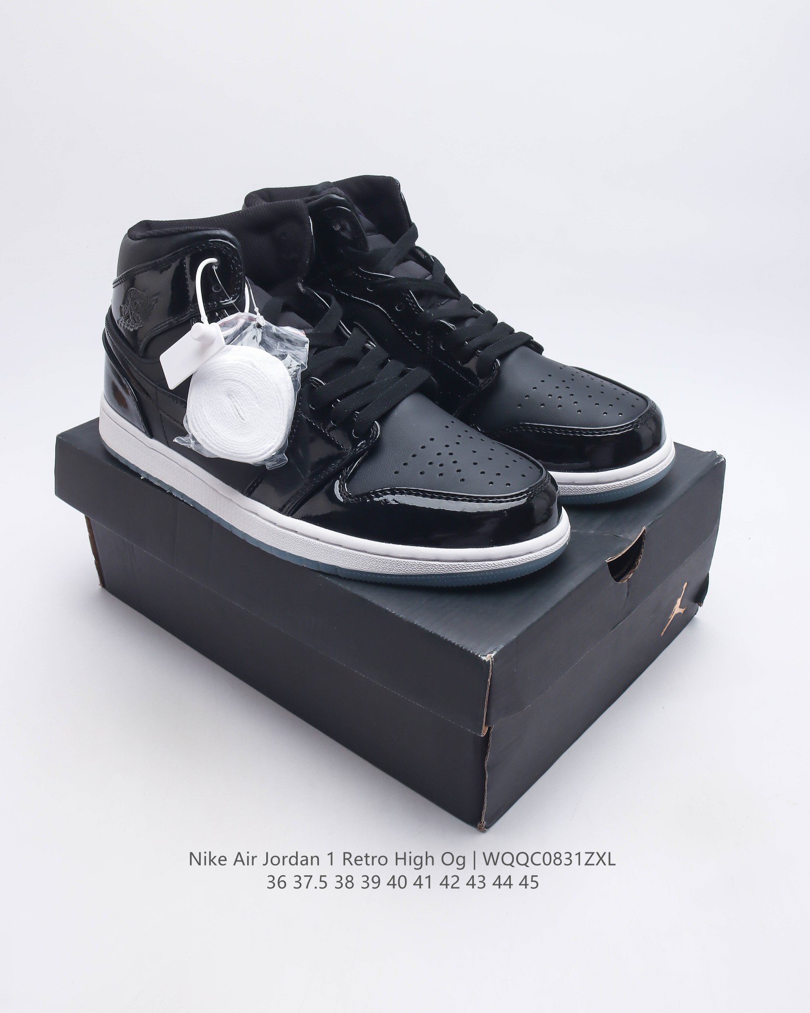 耐克 Nike Air Jordan 1 Retro High Og 乔丹一代篮球鞋复刻运动鞋 皮面高帮板鞋的设计灵感源自运动夹克 带你重温入选球队时刻 采用经