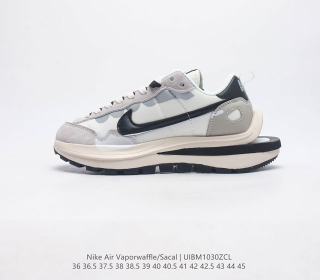 耐克 Sacai X Nike Vaporwaffle 华夫三代3 0 走秀重磅联名运动鞋 鞋款由pegasus与vaporfly两款鞋型的设计元素共同构建 鞋