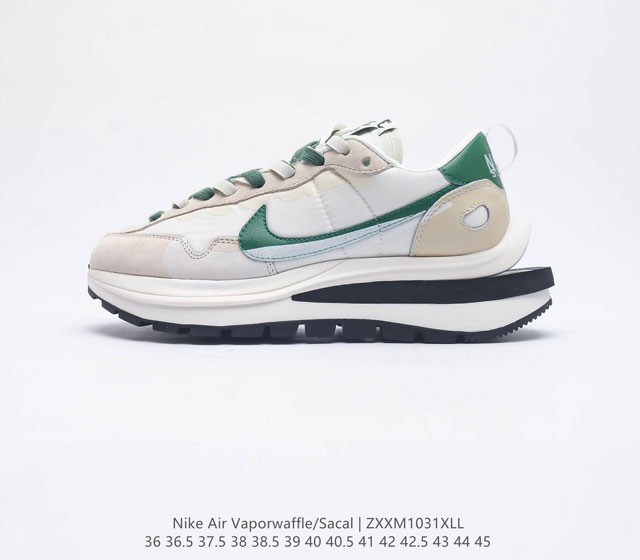 耐克 Sacai X Nike Vaporwaffle 华夫三代3 0 走秀重磅联名运动鞋 鞋款由pegasus与vaporfly两款鞋型的设计元素共同构建 鞋