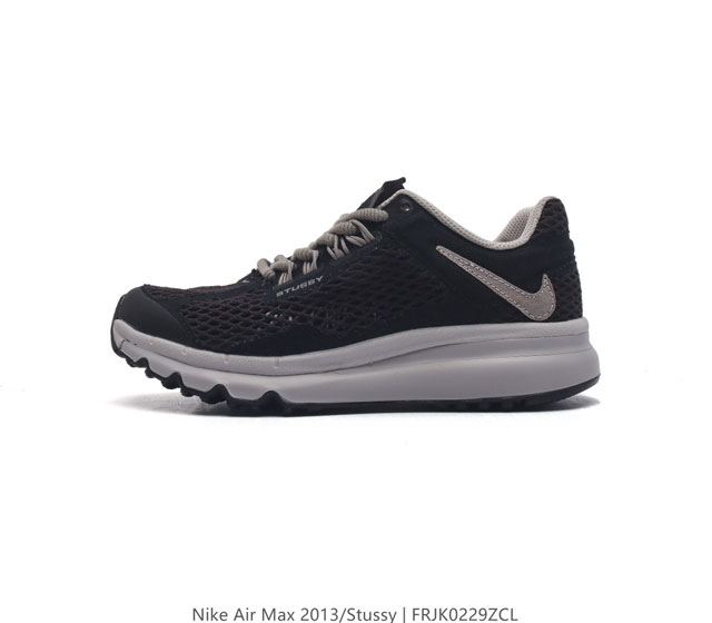 耐克 2022第二弹联乘登场 St ssy Nike Air Max 2013联名小倒钩黑色男女跑鞋 此次联乘鞋款的鞋型以及科技应用以 Air Max 2013