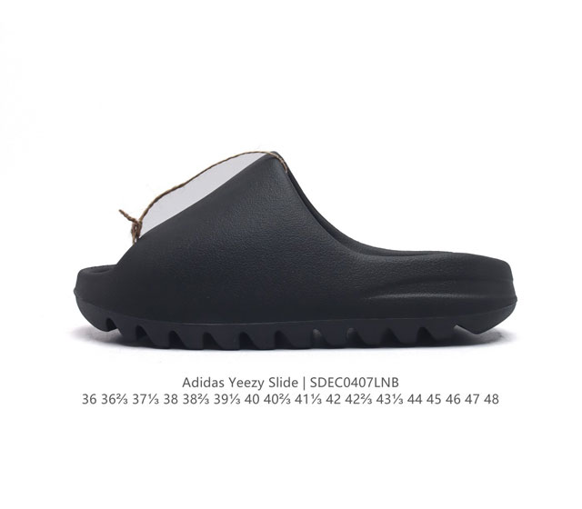 真标 阿迪达斯 Adidas Yeezy Slide 经典运动拖鞋时尚厚底增高男女一字拖鞋。Yeezy Slide椰子拖鞋的外观十分吸引人，融合了舒适与时尚的元