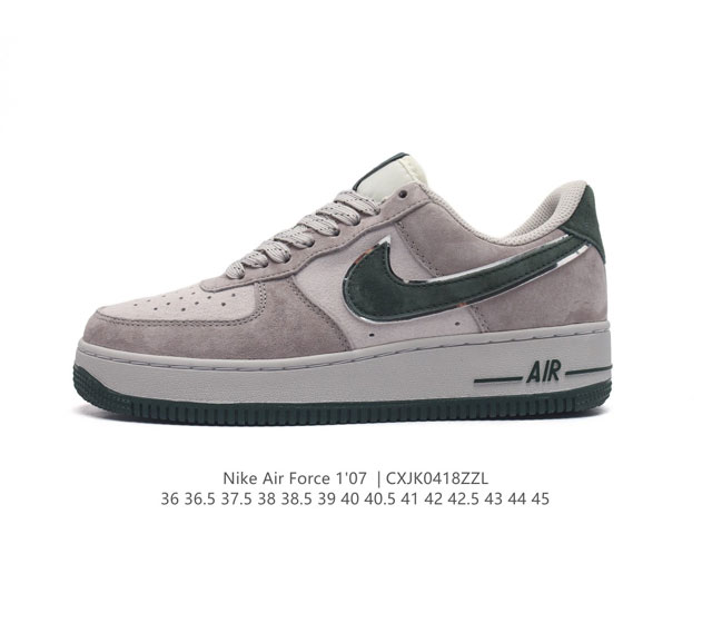 耐克 Nike Air Force 1 '07 Low 空军一号含气垫 低帮百搭厚底增高休闲运动板鞋。柔软、弹性十足的缓震性能和出色的中底设计，横跨复古与现代的