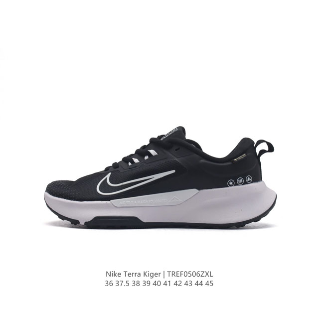 作为一双越野跑鞋，Nike Zoom Terra Kiger的支撑性能和一般的跑鞋有些许区别，首先在鞋后跟处，隐藏的tpu可以将脚跟死死地卡在鞋内部，防止受伤。