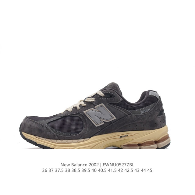 新百伦 New Balance 2002R 跑鞋 男女运动鞋 潮老爹鞋。沿袭了面世之初的经典科技，以 Encap 中底配以升级版 N-Ergy 缓震物料。鞋面则