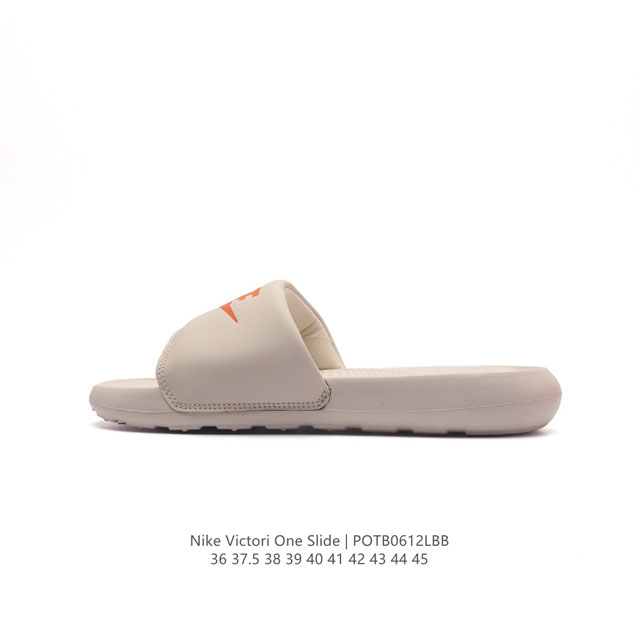 耐克 Nike Victori One Slide 耐克 夏季时尚舒适 高品质 一字拖鞋沙滩鞋拖鞋。采用全新柔软泡棉，响应灵敏，轻盈非凡，打造休闲舒适的穿着体验