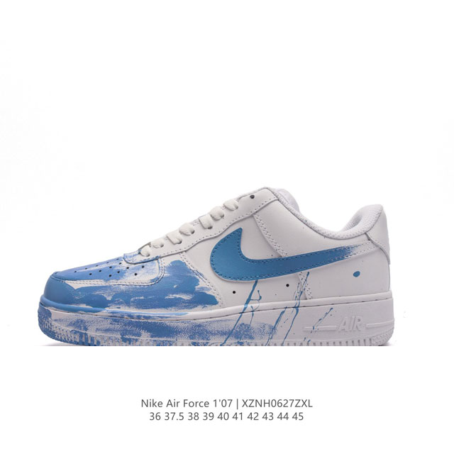 耐克 Nike Air Force 1 '07 Low 空军一号含气垫 蓝色油漆鞋头 低帮百搭厚底增高休闲运动板鞋。柔软、弹性十足的缓震性能和出色的中底设计，横