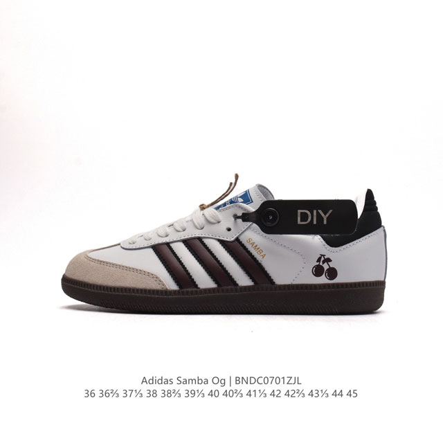 阿迪达斯 德训鞋 ADIDAS ORIGINALS SAMBA OG SHOES 经典运动鞋小白鞋T头 彰显休闲摩登风情的时尚经典鞋。它诞生于50年代的足球场，