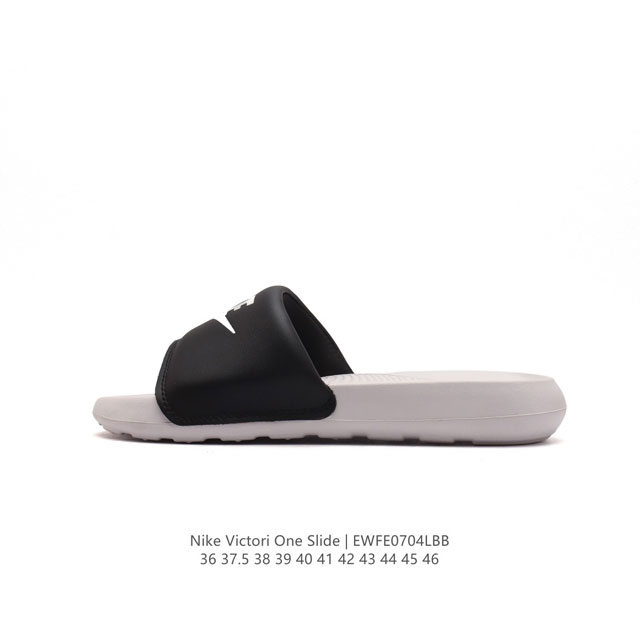 耐克 Nike VICTORI ONE SLIDE 耐克 夏季时尚舒适 高品质 一字拖鞋沙滩鞋拖鞋。采用全新柔软泡棉，响应灵敏，轻盈非凡，打造休闲舒适的穿着体验