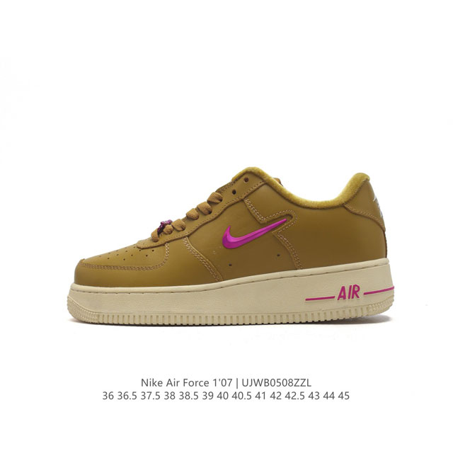 耐克 Nike Air Force 1 '07 Low 空军一号含气垫 低帮百搭厚底增高休闲运动板鞋。柔软、弹性十足的缓震性能和出色的中底设计，横跨复古与现代的