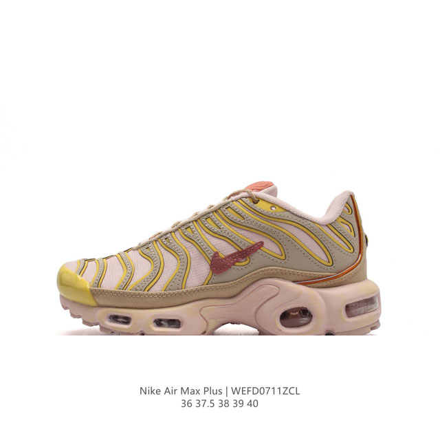 Nike 耐克 女子休闲鞋气垫缓震跑步鞋 Air Max Plus 运动鞋 造型超讨喜！鞋面以帆布和织物材质包裹，保证了轻薄透气，更适合夏季穿着。鞋侧 鱼骨 形