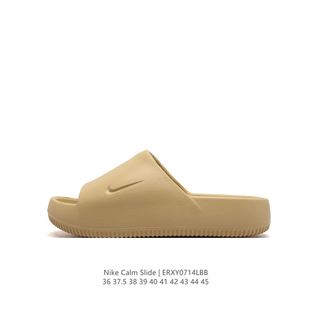 耐克 Nike Calm Slide 经典运动拖鞋时尚厚底增高男女一字拖鞋 沙滩鞋，拖鞋的外观十分吸引人，融合了舒适与时尚的元素，延续了简约独特的美学风尚，一体