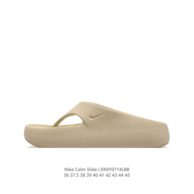 耐克 Nike Calm Slide 经典运动拖鞋时尚厚底增高男女人字拖鞋 沙滩鞋，拖鞋的外观十分吸引人，融合了舒适与时尚的元素，延续了简约独特的美学风尚，一体