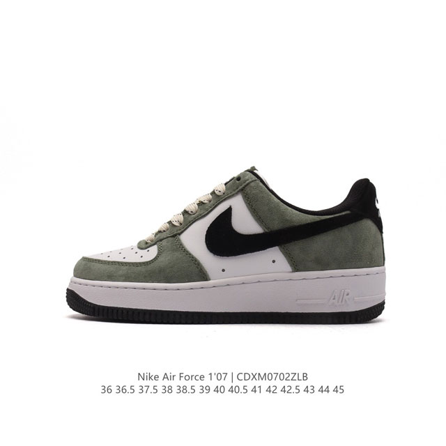 耐克 Nike Air Force 1 '07 Low 空军一号含气垫 低帮百搭厚底增高休闲运动板鞋。柔软、弹性十足的缓震性能和出色的中底设计，横跨复古与现代的