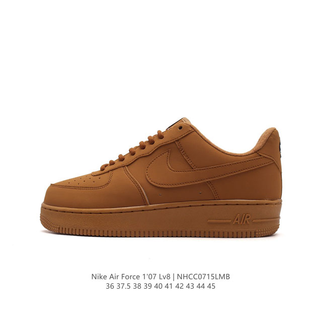 耐克 Nike Air Force 1 '07 Low 空军一号含气垫 低帮百搭厚底增高休闲运动板鞋。柔软、弹性十足的缓震性能和出色的中底设计，横跨复古与现代的