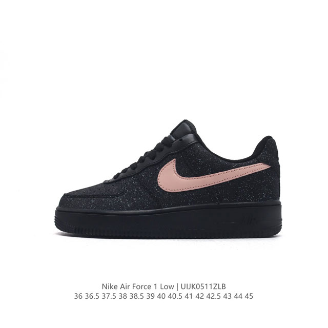 耐克 Nike Air Force 1 '07 Low 空军一号含气垫 低帮百搭厚底增高休闲运动板鞋。柔软、弹性十足的缓震性能和出色的中底设计，横跨复古与现代的