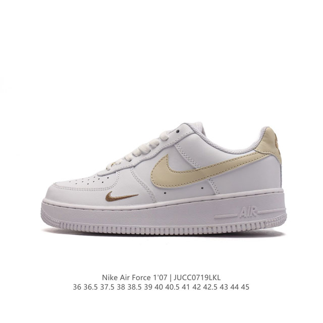 耐克 Nike Air Force 1 '07 Low 空军一号含气垫 低帮百搭厚底增高休闲运动板鞋。柔软、弹性十足的缓震性能和出色的中底设计，横跨复古与现代的