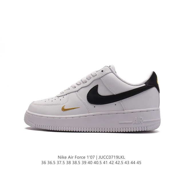 耐克 Nike Air Force 1 '07 Low 空军一号含气垫 低帮百搭厚底增高休闲运动板鞋。柔软、弹性十足的缓震性能和出色的中底设计，横跨复古与现代的