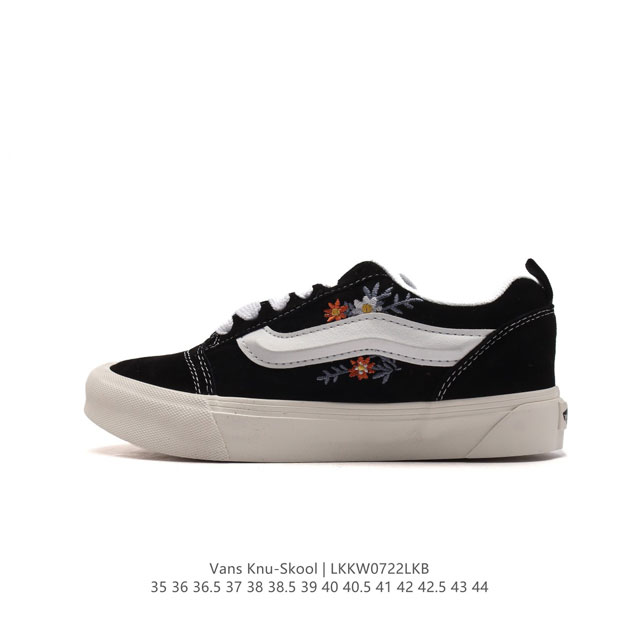 万斯 Vans Knu-Skool Vr3 Lx 面包鞋。坎普尔 茱利安系列低帮复古硫化休闲运动板鞋“肥胖版大logo”要说整个2023年最为热门的鞋型之一，