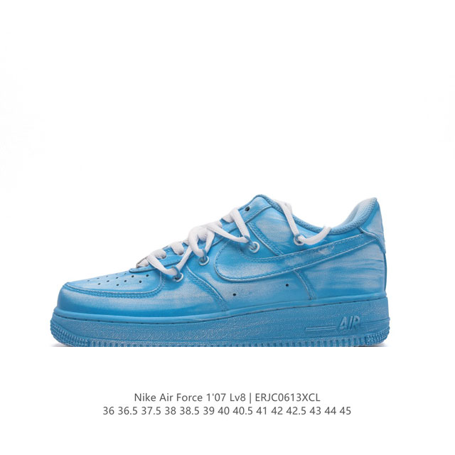 耐克 Nike Air Force 1 '07 空军一号 Af1 解构绑带 双鞋带 男女子运动鞋复古篮球鞋。巧妙结合复古美学和新潮魅力，旨在致敬 40 年来风靡